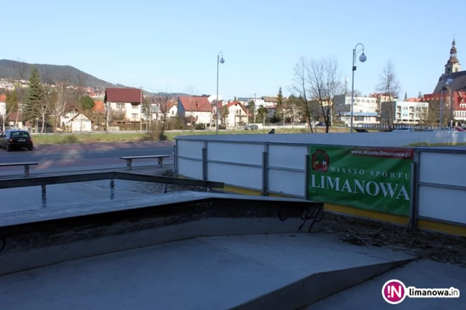 Wciąż zamknięte lodowisko zamiast skateparku - zdjęcie 2
