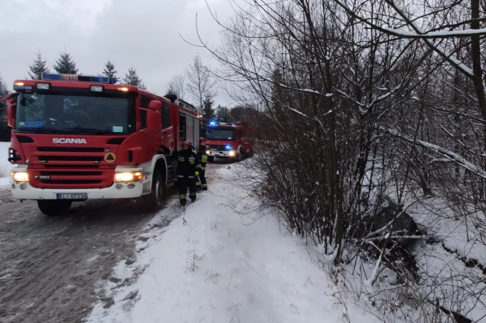 Po zderzeniu samochód wjechał do koryta potoku - zdjęcie 3