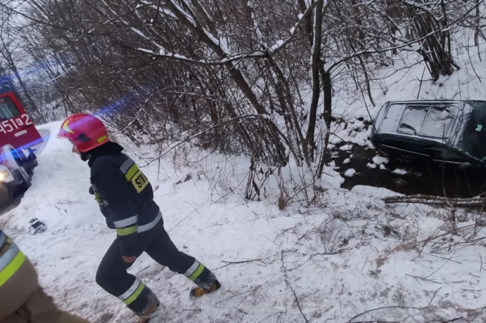 Po zderzeniu samochód wjechał do koryta potoku - zdjęcie 4
