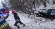 Po zderzeniu samochód wjechał do koryta potoku - zdjęcie 4