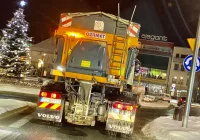 GDDKiA: ponad 1100 pługów i piaskarek walczy ze śniegiem i lodem na polskich drogach - zdjęcie główne