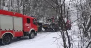 Groźnie wyglądające zderzenie autobusu z ciężarówką. Ranne dwie osoby - zdjęcie 2