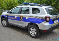 Strażnicy miejscy zajęci... dostarczaniem urzędowych przesyłek? - zdjęcie główne