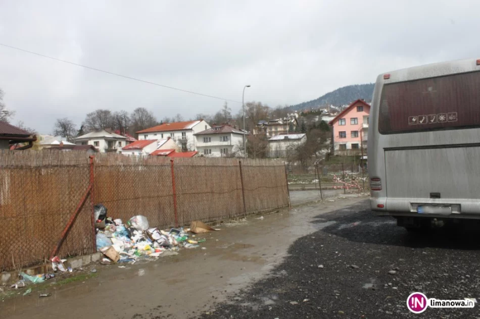 'Prywatny dworzec' i sterta śmieci - zdjęcie 2