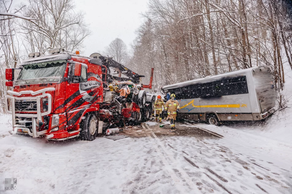 Sprawa zderzenia autobusu i ciężarówki będzie miała finał w sądzie - zdjęcie 9