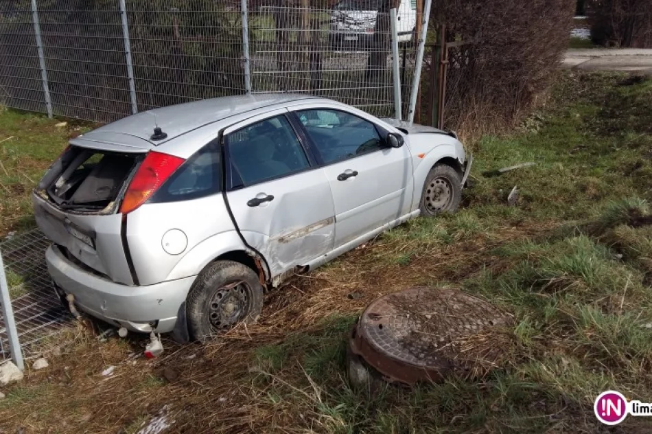 Zderzenie trzech aut na DW 968. Jedna osoba została ranna - zdjęcie 2