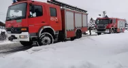 Zapaliła się skrzynka elektryczna na drewnianym budynku. Strażacy w porę ugasili pożar - zdjęcie 2