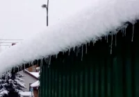 Policja przypomina o obowiązku odśnieżania chodników i dachów - zdjęcie główne