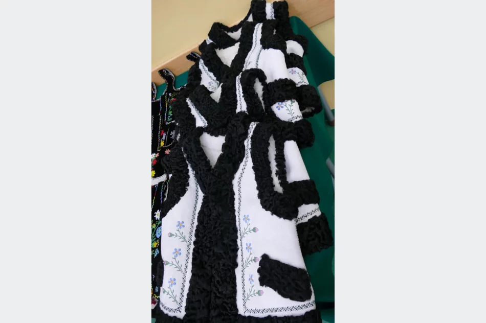 Dziecięcy zespół regionalny otrzymał nowe stroje dzięki głosowaniu mieszkańców - zdjęcie 2