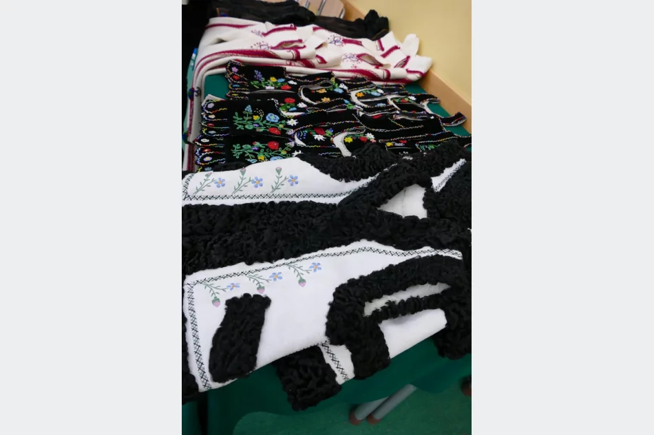 Dziecięcy zespół regionalny otrzymał nowe stroje dzięki głosowaniu mieszkańców - zdjęcie 3