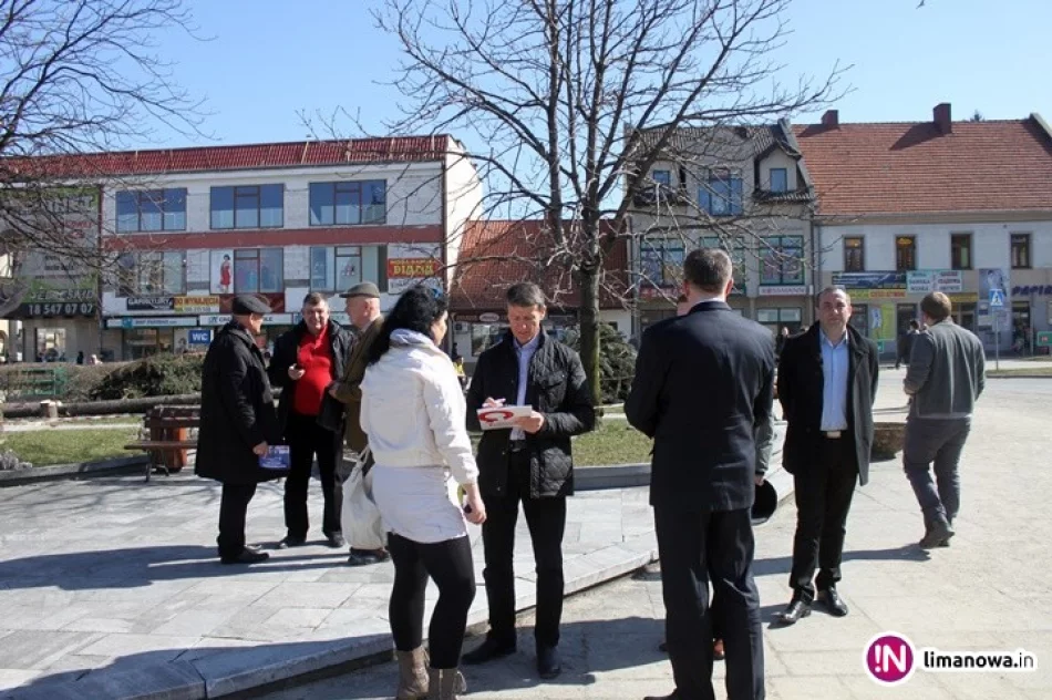 Bronkobus w Limanowej bez żadnego tłumu - zdjęcie 2