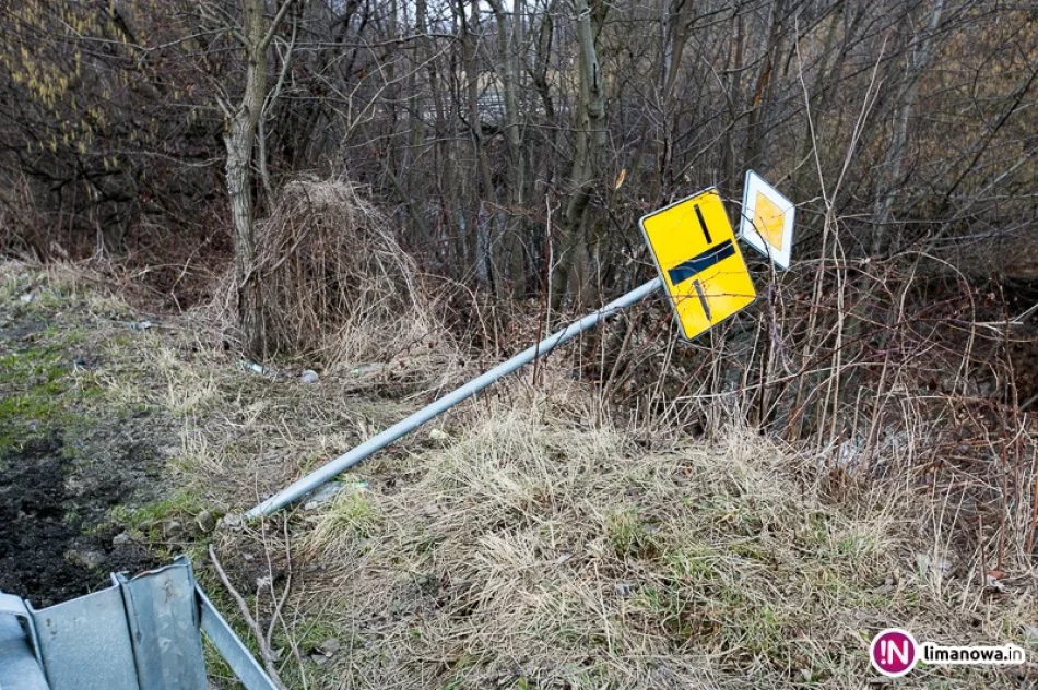 Wyrwali znaki drogowe - zdjęcie 2