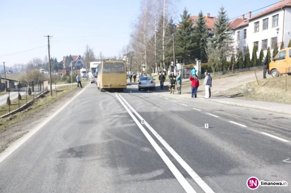 Zderzenie z busem na 'krajówce'. Jedna osoba ranna - zdjęcie 2