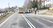 Zderzenie z busem na 'krajówce'. Jedna osoba ranna - zdjęcie 2