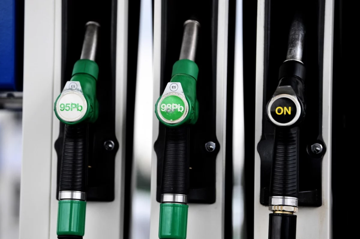 Drugi dzień obniżek hurtowych cen paliw - na stacjach bez zmian