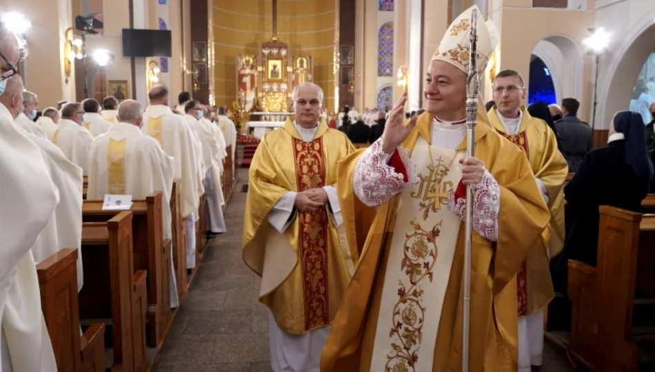 Diecezja ma nowego biskupa pomocniczego. Ks. Artur Ważny przyjął sakrę biskupią - zdjęcie 1