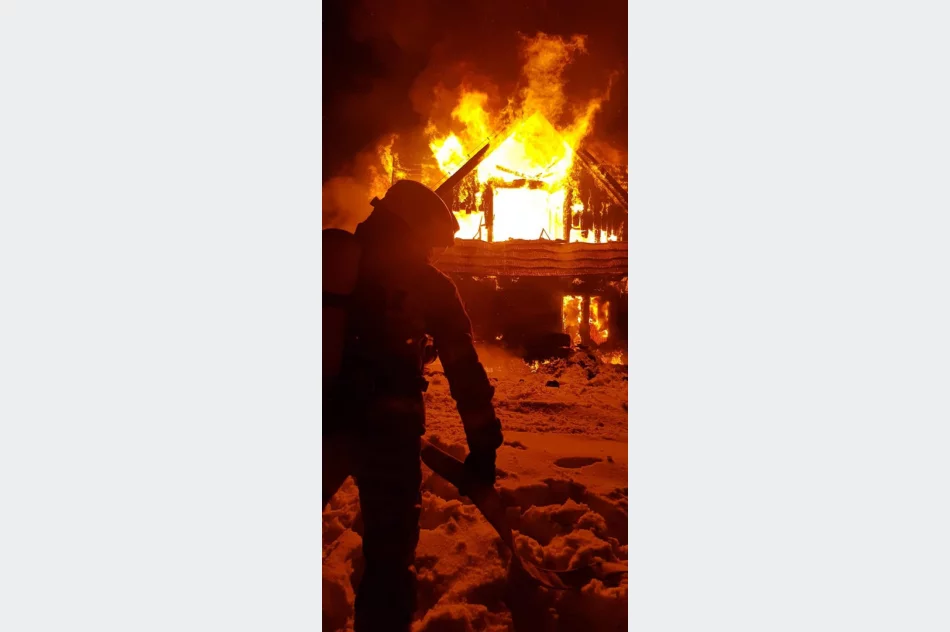 W nocy doszczętnie spłonął drewniany dom - zdjęcie 3