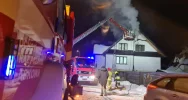 Zapaliło się poddasze w budynku mieszkalnym - zdjęcie 4