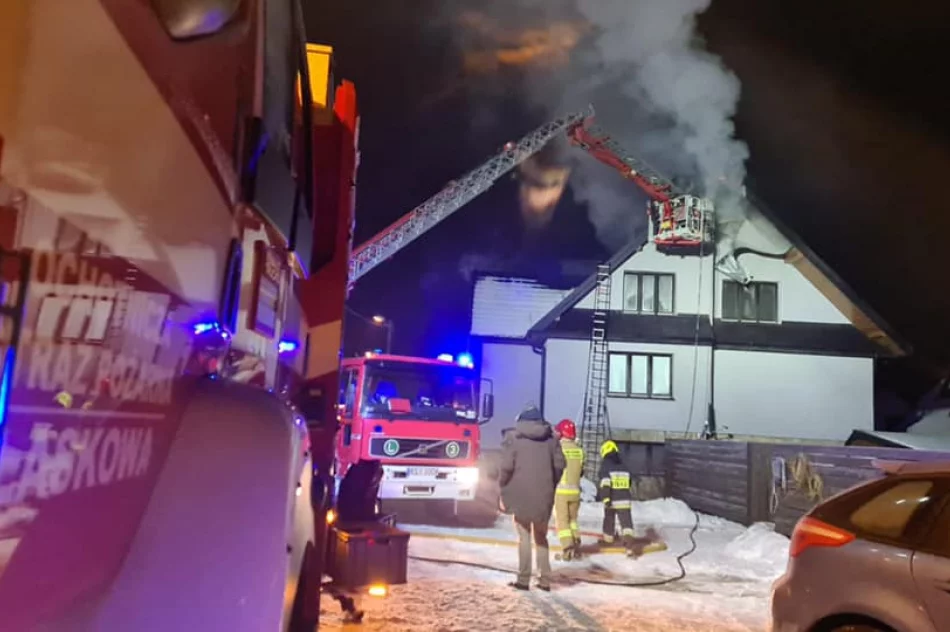 Zapaliło się poddasze w budynku mieszkalnym - zdjęcie 4