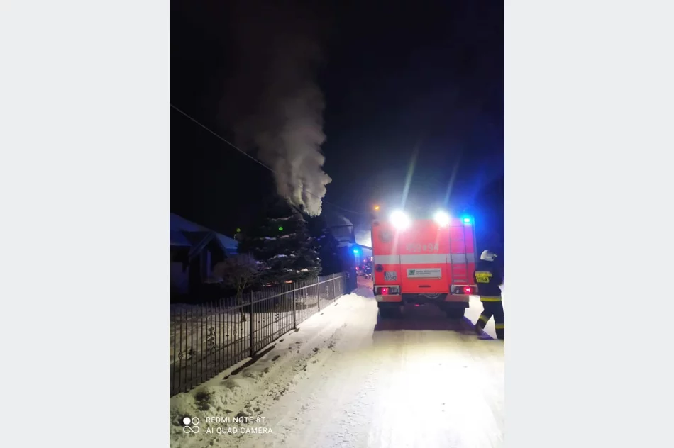 Zapaliło się poddasze w budynku mieszkalnym - zdjęcie 7