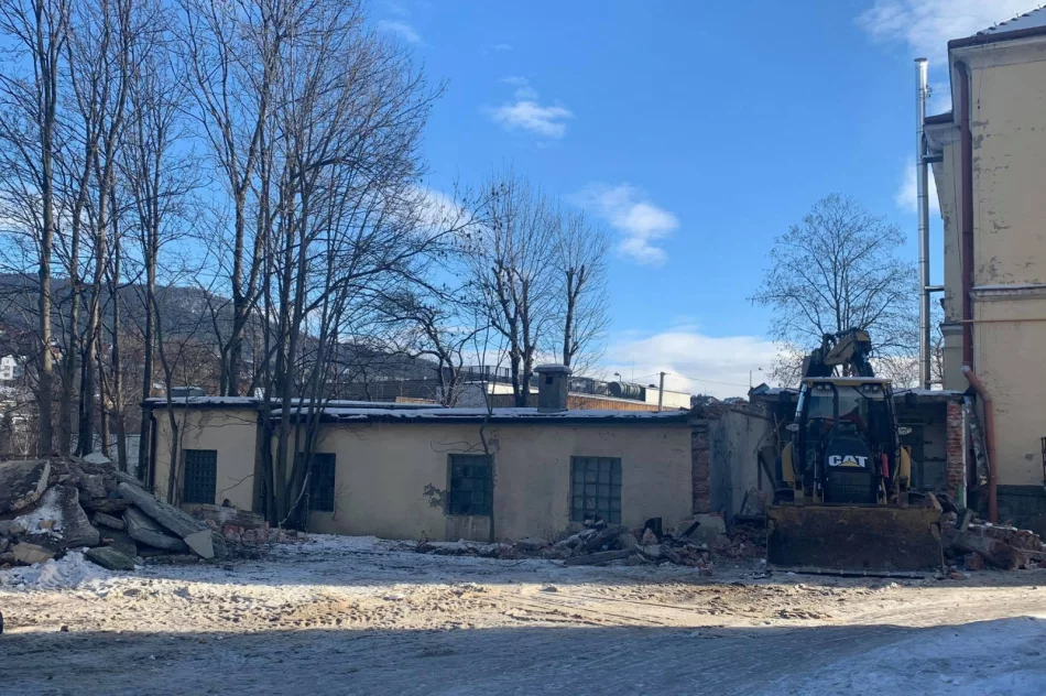 Rozpoczęły się prace przy Pałacyku pod Pszczółką - dawnej siedzibie UB - zdjęcie 3