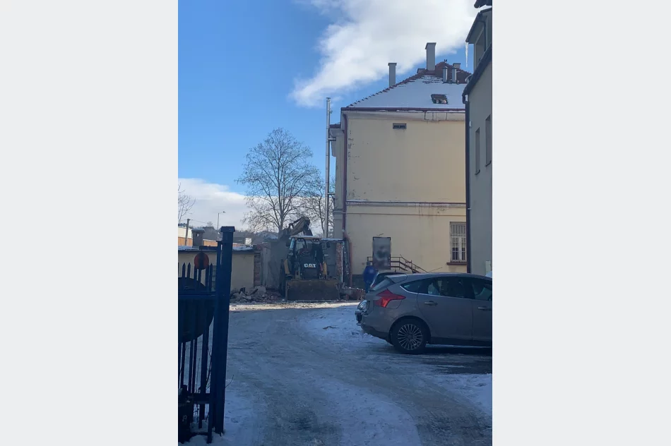 Rozpoczęły się prace przy Pałacyku pod Pszczółką - dawnej siedzibie UB - zdjęcie 5