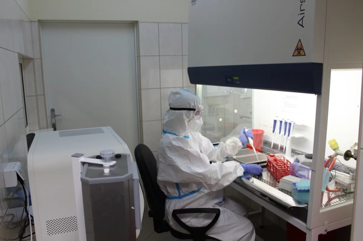 Badania w kierunku SARS-CoV-2 na nowym sprzęcie w limanowskim szpitalu