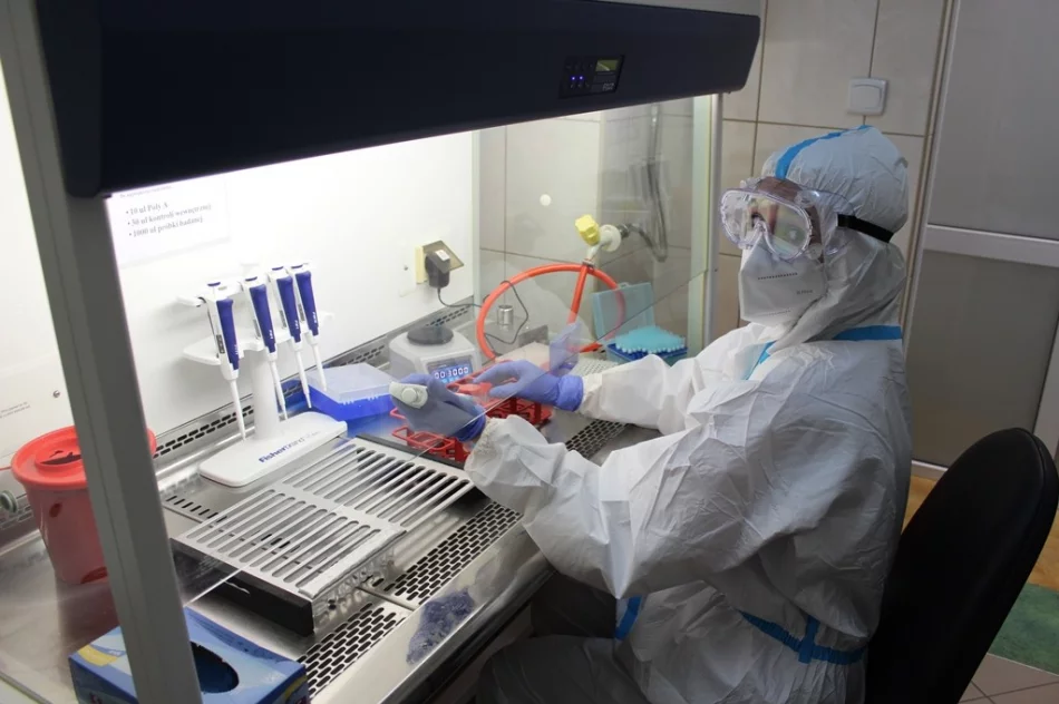 Badania w kierunku SARS-CoV-2 na nowym sprzęcie w limanowskim szpitalu - zdjęcie 2