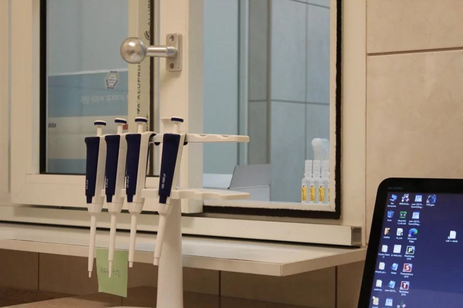 Badania w kierunku SARS-CoV-2 na nowym sprzęcie w limanowskim szpitalu - zdjęcie 6