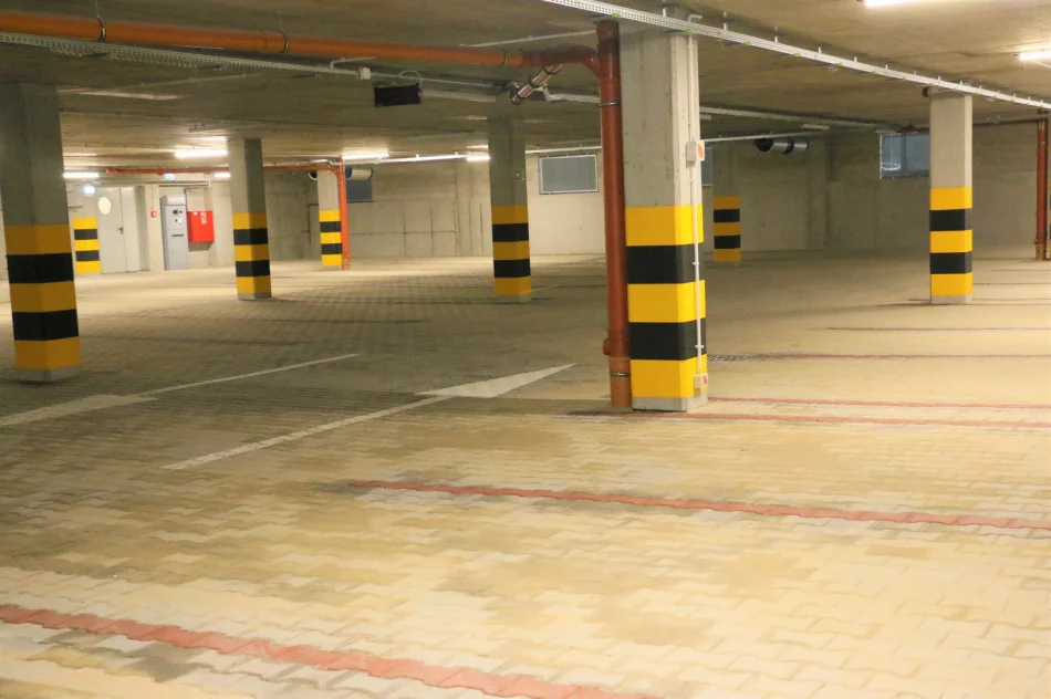 Dobiega końca budowa parkingu przy ul. Ks. Łazarskiego - zdjęcie 8