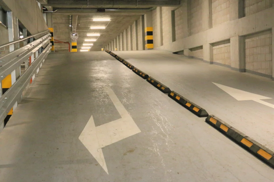 Dobiega końca budowa parkingu przy ul. Ks. Łazarskiego - zdjęcie 9