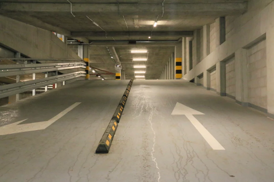 Dobiega końca budowa parkingu przy ul. Ks. Łazarskiego - zdjęcie 11