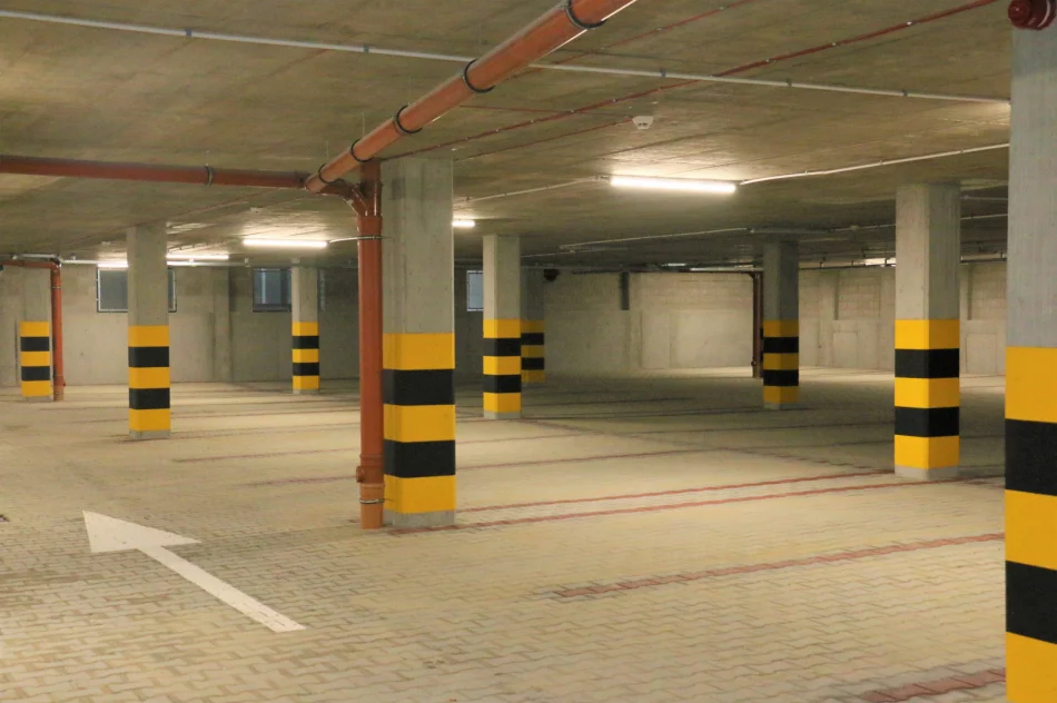 Dobiega końca budowa parkingu przy ul. Ks. Łazarskiego - zdjęcie 12