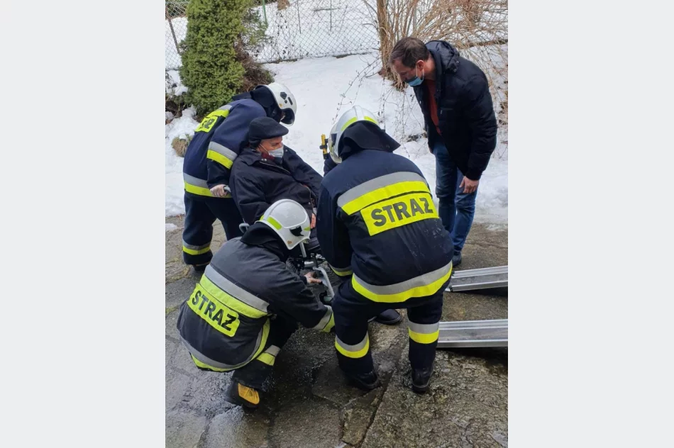 Urząd zorganizował pomoc, druhowie zapewnili seniorowi transport na szczepienie - zdjęcie 3