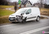 Sprawca kolizji z radiowozem ukarany mandatem - zdjęcie główne