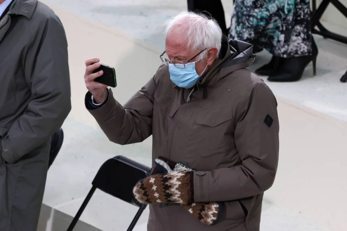 ​Bernie Sanders dostanie nowe rękawice. Zrobiły je dla niego góralki z Sądecczyzny