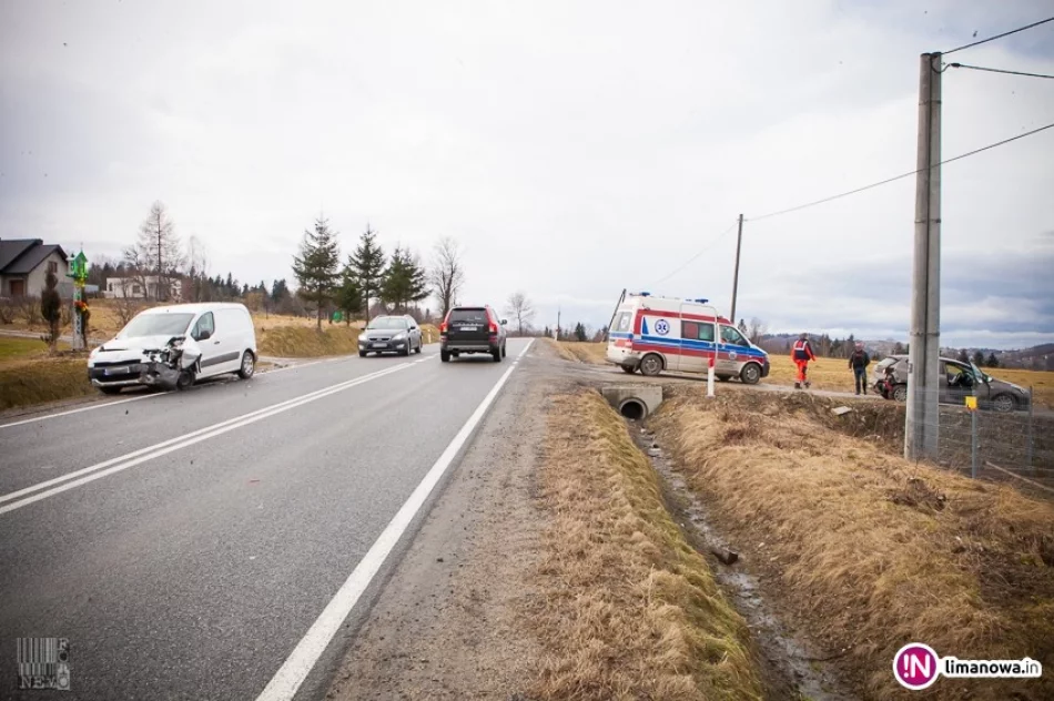 Wypadek radiowozu, trzech policjantów poszkodowanych - zdjęcie 4
