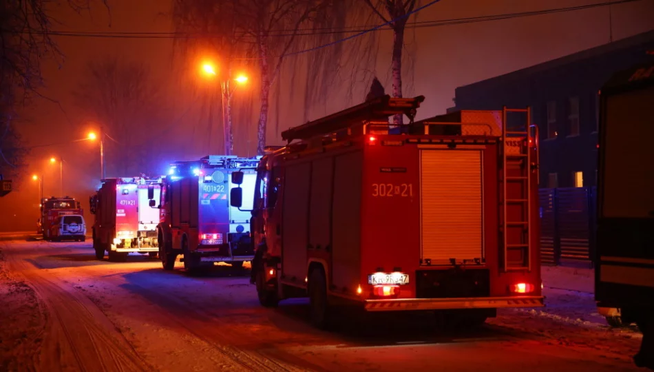 Kraków: strażacy nadal walczą z pożarem w archiwum urzędu miasta - zdjęcie 1