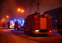 Kraków: strażacy nadal walczą z pożarem w archiwum urzędu miasta - zdjęcie główne