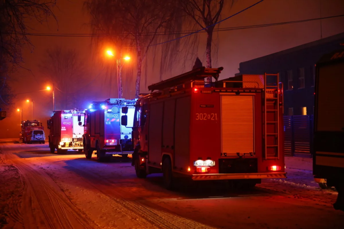 Kraków: strażacy nadal walczą z pożarem w archiwum urzędu miasta