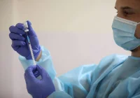 "Odmrażamy, ale z duszą na ramieniu". Minister wyjaśnia kiedy rekomendacje dla zwiększenia obostrzeń - zdjęcie główne