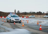 Policjanci doskonalili technikę jazdy radiowozem - zdjęcie główne