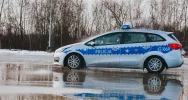 Policjanci doskonalili technikę jazdy radiowozem - zdjęcie 2