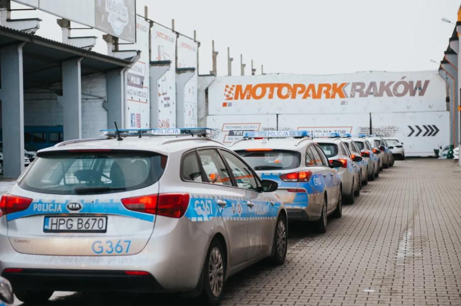 Policjanci doskonalili technikę jazdy radiowozem - zdjęcie 3