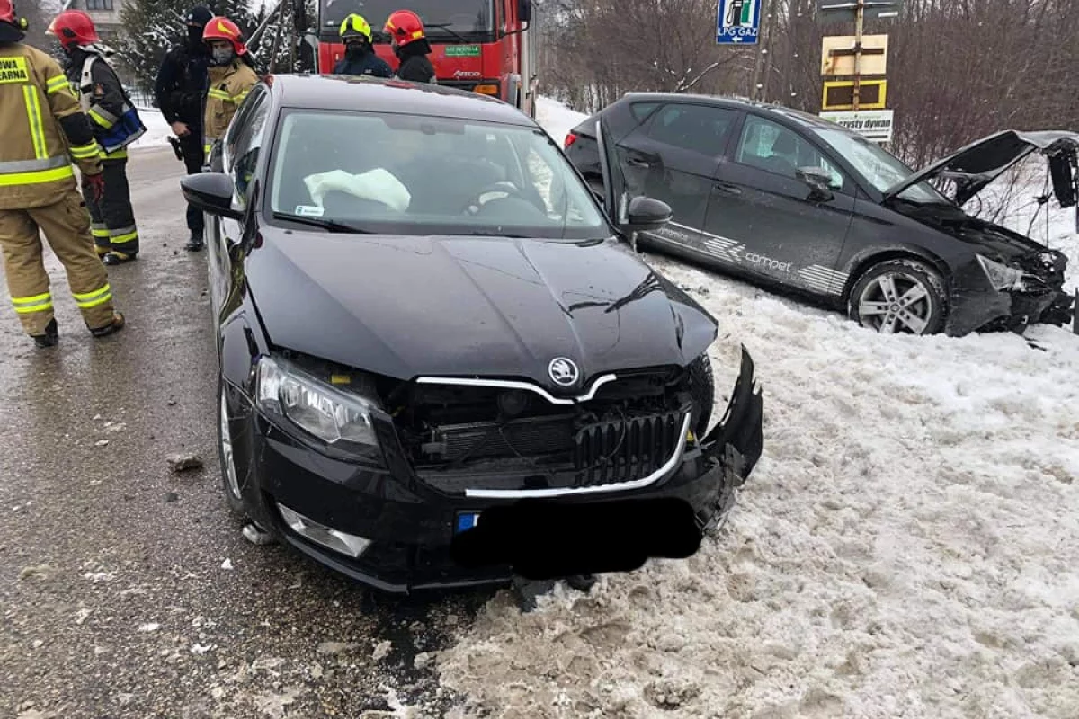 Zderzenie dwóch pojazdów, sprawczyni ukarana mandatem