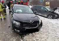 Zderzenie dwóch pojazdów, sprawczyni ukarana mandatem - zdjęcie główne