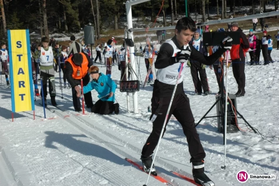 Piknik zimowy - wszystkie pary nart poszły w ruch - zdjęcie 4