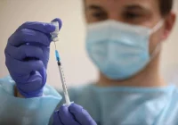 Prof. Witkowski: dla organizmu szczepionki są niczym ćwiczenia armii z niegroźnym przeciwnikiem (rozmowa) - zdjęcie główne