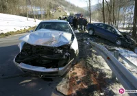 Poślizg i zderzenie czołowe. Jedna osoba w szpitalu - zdjęcie główne