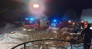 Zapaliło się poddasze domku letniskowego - zdjęcie 3